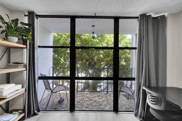 1000 Parkview Drive Unit 306, Hallandale Beach, FL 33009