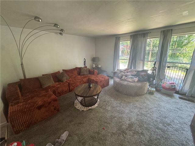 445-447 Idlewood Rd, Penn Hills, PA 15235