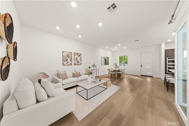 372 Baluster, Irvine, CA 92618