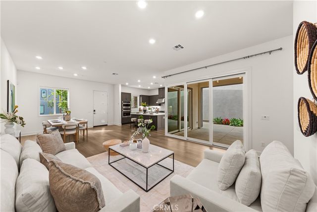 372 Baluster, Irvine, CA 92618