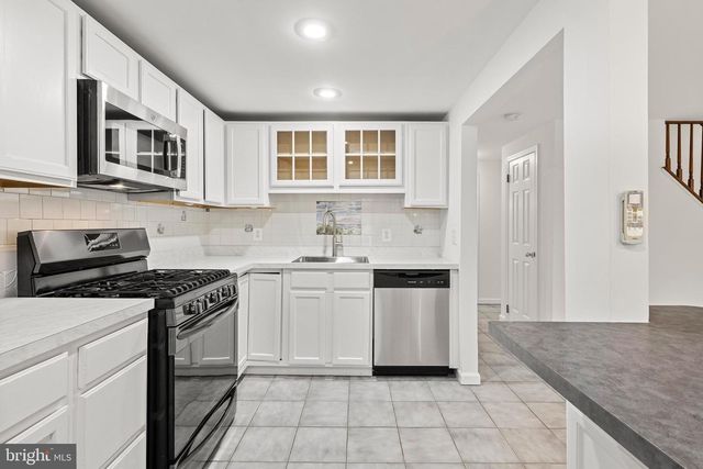 141 BOWSPRIT RD, Manahawkin, NJ 08050