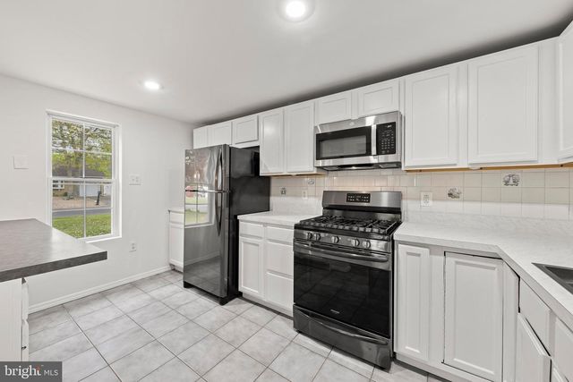 141 BOWSPRIT RD, Manahawkin, NJ 08050