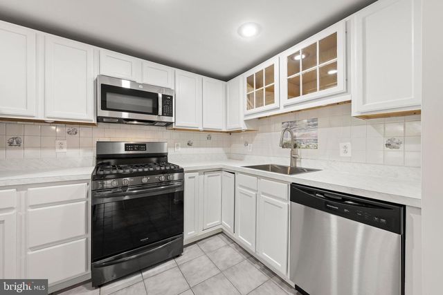 141 BOWSPRIT RD, Manahawkin, NJ 08050