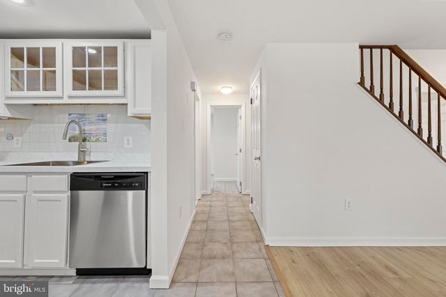 141 BOWSPRIT RD, Manahawkin, NJ 08050