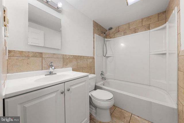 141 BOWSPRIT RD, Manahawkin, NJ 08050