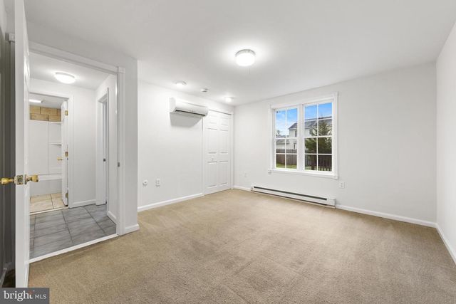 141 BOWSPRIT RD, Manahawkin, NJ 08050