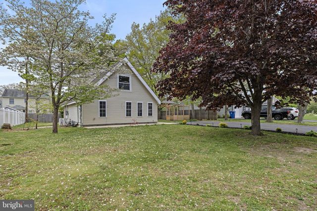 141 BOWSPRIT RD, Manahawkin, NJ 08050
