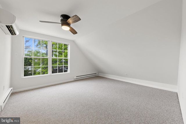 141 BOWSPRIT RD, Manahawkin, NJ 08050