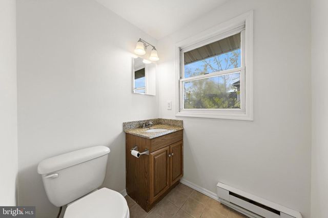141 BOWSPRIT RD, Manahawkin, NJ 08050