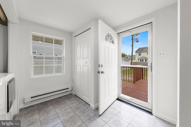 141 BOWSPRIT RD, Manahawkin, NJ 08050