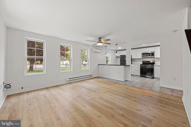 141 BOWSPRIT RD, Manahawkin, NJ 08050