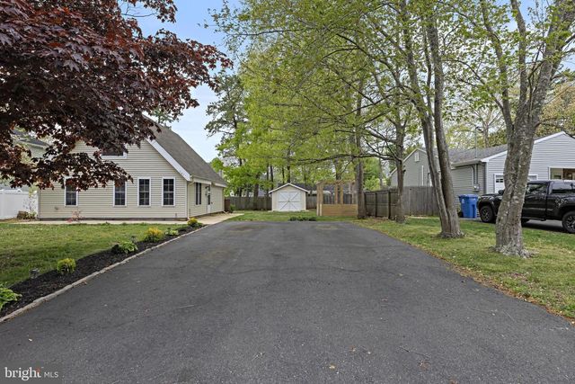 141 BOWSPRIT RD, Manahawkin, NJ 08050
