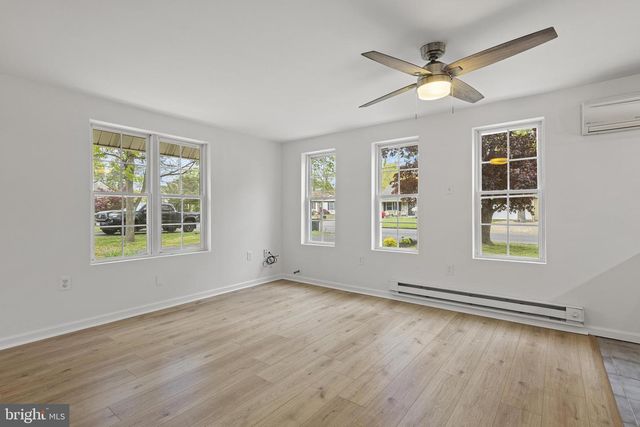141 BOWSPRIT RD, Manahawkin, NJ 08050