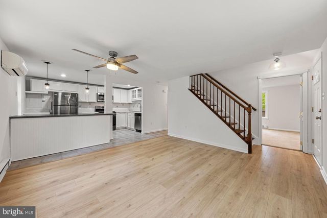 141 BOWSPRIT RD, Manahawkin, NJ 08050