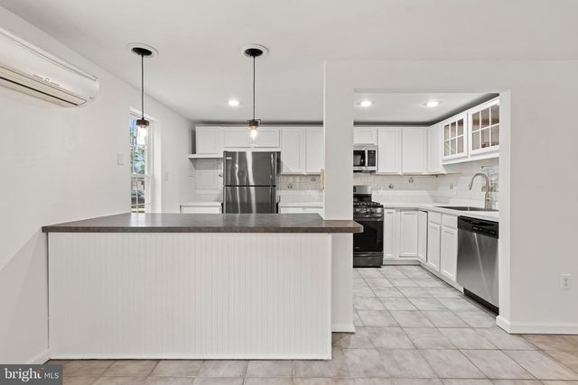 141 BOWSPRIT RD, Manahawkin, NJ 08050