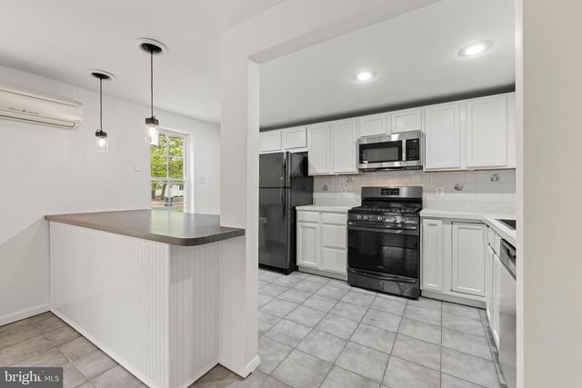 141 BOWSPRIT RD, Manahawkin, NJ 08050