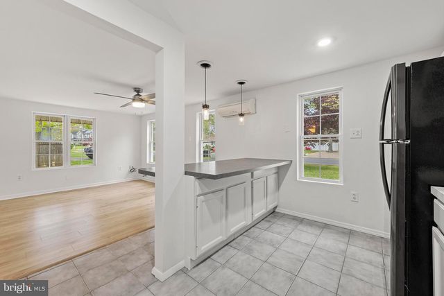 141 BOWSPRIT RD, Manahawkin, NJ 08050