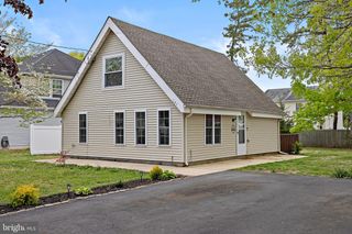 141 BOWSPRIT RD, Manahawkin, NJ 08050
