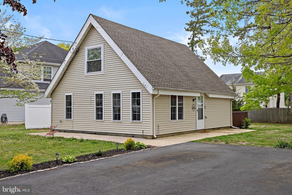 141 BOWSPRIT RD, Manahawkin, NJ 08050