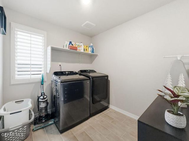 2370 ENCHANTED BUTTE, El Paso, TX 79911