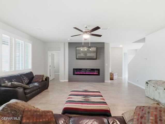 2370 ENCHANTED BUTTE, El Paso, TX 79911