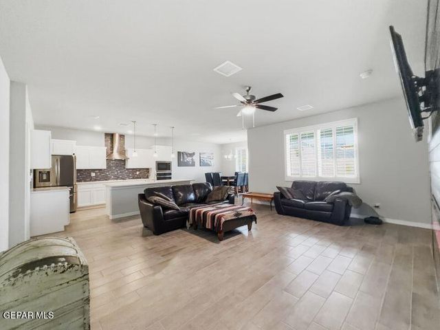 2370 ENCHANTED BUTTE, El Paso, TX 79911