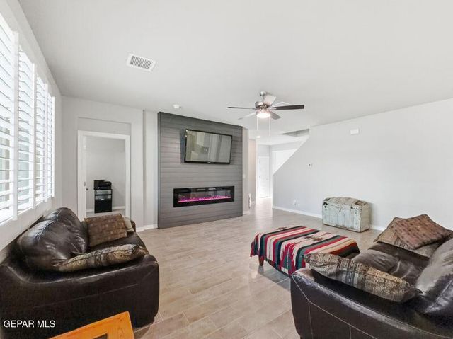 2370 ENCHANTED BUTTE, El Paso, TX 79911