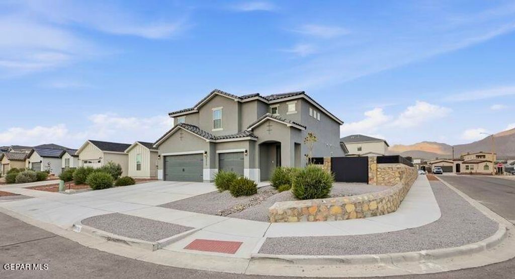 2370 ENCHANTED BUTTE, El Paso, TX 79911