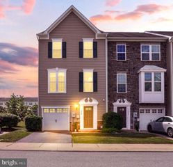 1260 RANNOCH LN, York, PA 17403