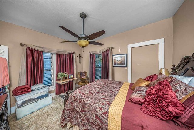 303 E Oklahoma St, Walter, OK 73572