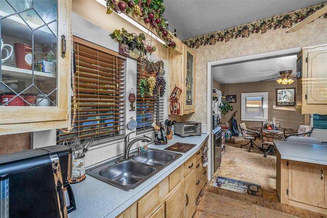 303 E Oklahoma St, Walter, OK 73572