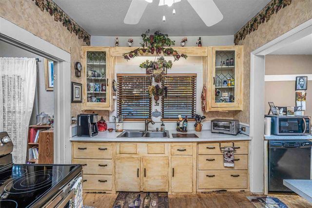 303 E Oklahoma St, Walter, OK 73572