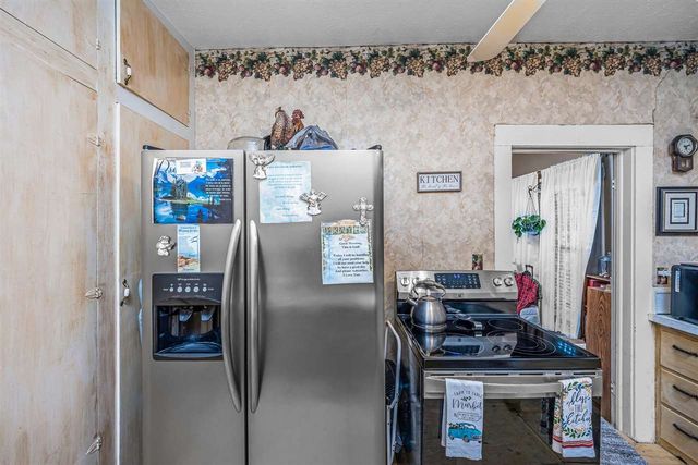 303 E Oklahoma St, Walter, OK 73572