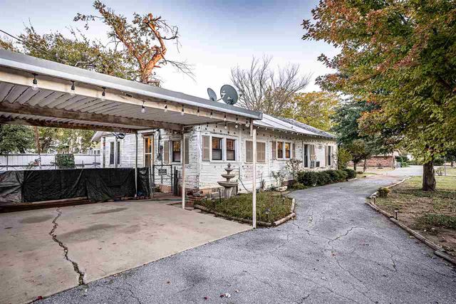 303 E Oklahoma St, Walter, OK 73572