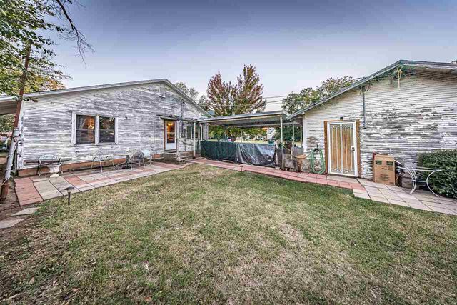 303 E Oklahoma St, Walter, OK 73572