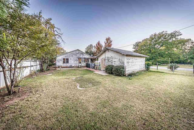 303 E Oklahoma St, Walter, OK 73572