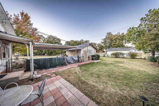 303 E Oklahoma St, Walter, OK 73572