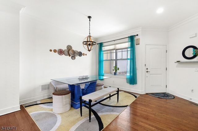 8 Watersedge Dr, Parsippany-troy Hills Twp., NJ 07005