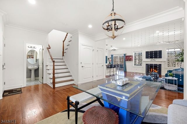 8 Watersedge Dr, Parsippany-troy Hills Twp., NJ 07005