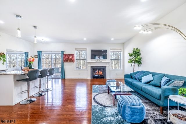 8 Watersedge Dr, Parsippany-troy Hills Twp., NJ 07005