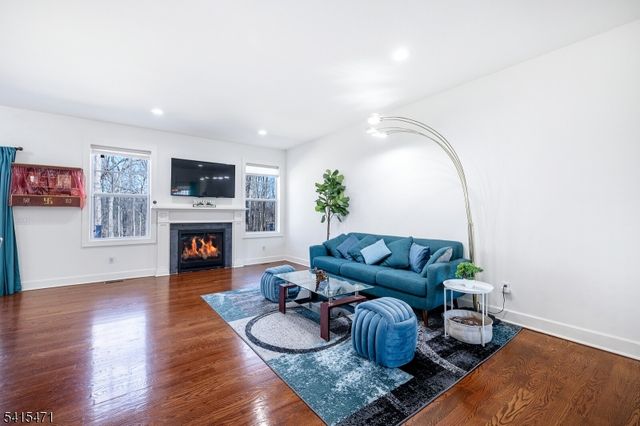 8 Watersedge Dr, Parsippany-troy Hills Twp., NJ 07005