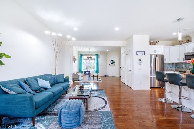 8 Watersedge Dr, Parsippany-troy Hills Twp., NJ 07005