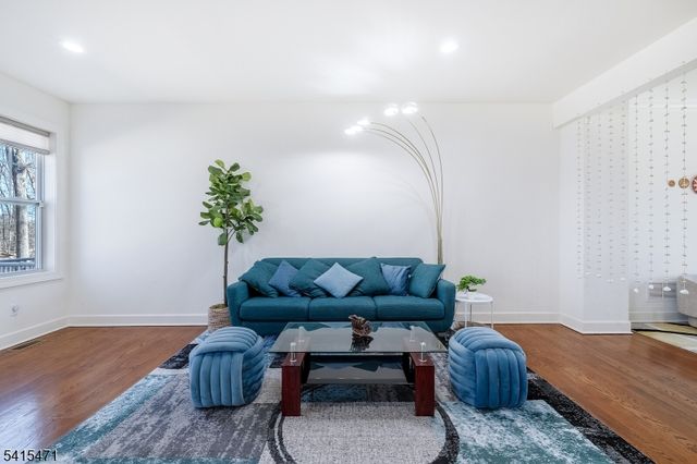 8 Watersedge Dr, Parsippany-troy Hills Twp., NJ 07005