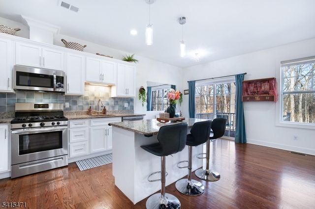 8 Watersedge Dr, Parsippany-troy Hills Twp., NJ 07005