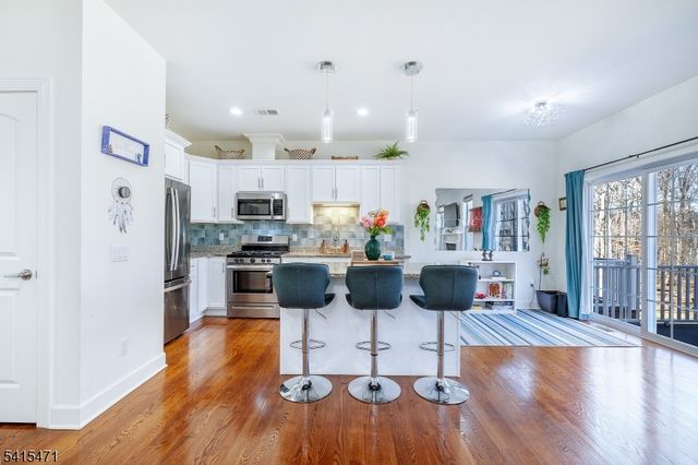 8 Watersedge Dr, Parsippany-troy Hills Twp., NJ 07005