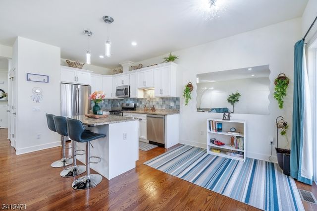 8 Watersedge Dr, Parsippany-troy Hills Twp., NJ 07005