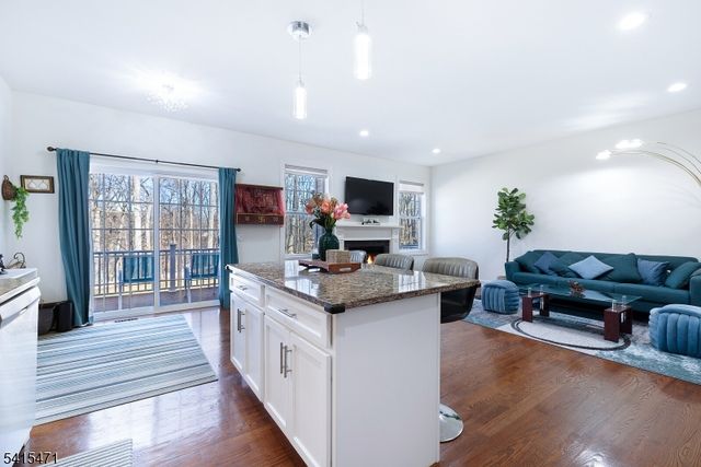 8 Watersedge Dr, Parsippany-troy Hills Twp., NJ 07005