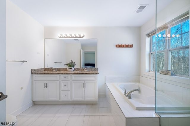 8 Watersedge Dr, Parsippany-troy Hills Twp., NJ 07005