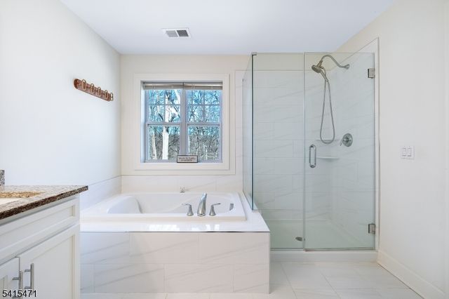 8 Watersedge Dr, Parsippany-troy Hills Twp., NJ 07005