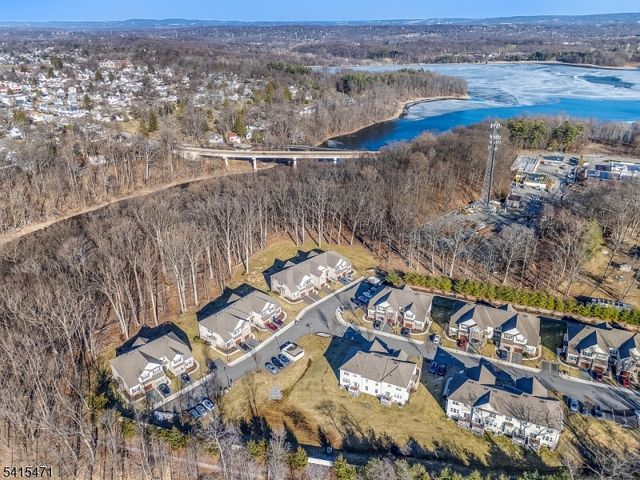 8 Watersedge Dr, Parsippany-troy Hills Twp., NJ 07005